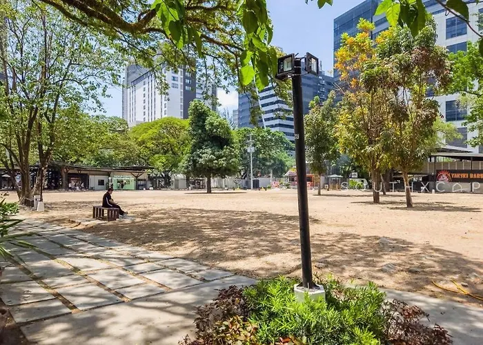 Furnished 3br Townhouse Near It Park With Parking, Fast Wifi, Netflix And Holiday home