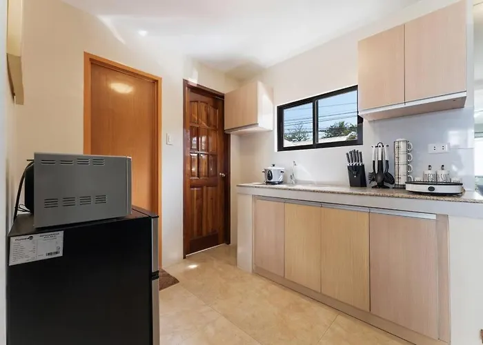 Furnished 3br Townhouse Near It Park With Parking, Fast Wifi, Netflix And *