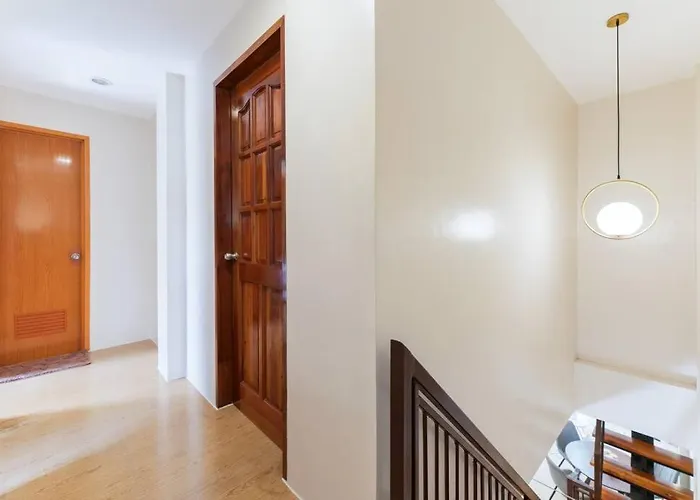 Furnished 3br Townhouse Near It Park With Parking, Fast Wifi, Netflix And Holiday home *