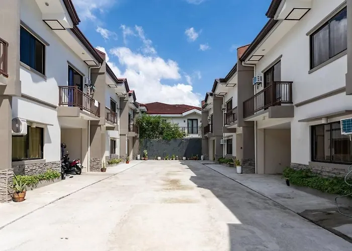 Furnished 3br Townhouse Near It Park With Parking, Fast Wifi, Netflix And Holiday home *