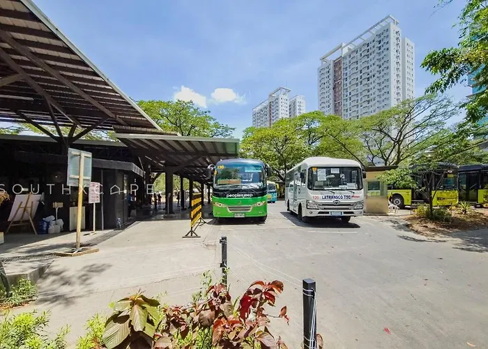 Furnished 3br Townhouse Near It Park With Parking, Fast Wifi, Netflix And *
